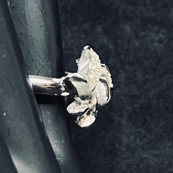 Vintage Silver Tone Rhinestone Flower Adjustable Ring (R326) - Picture 3 of 7